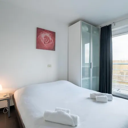 Zeeparel 402 With Balcony By Interhome Бреден